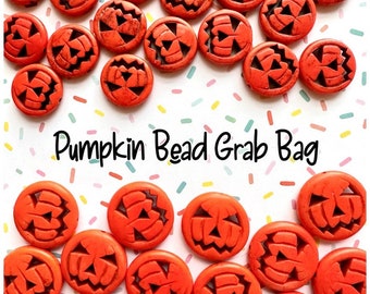 Halloween-Perlen, Kürbisperlen, Schmuck aus Jack-o'-Lantern-Steinen, große orangefarbene Perlen, grobe Bastelmaterialien, Drahtarmreifen, Armreif