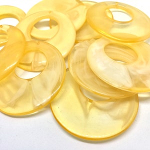 Ringelblumen Creme Anhänger, Kreis Perlen, 48 mm rund für Halskette oder Ohrringe, lange Halskette Anhänger, Verbinder Perlen, Anhänger Halskette gelb