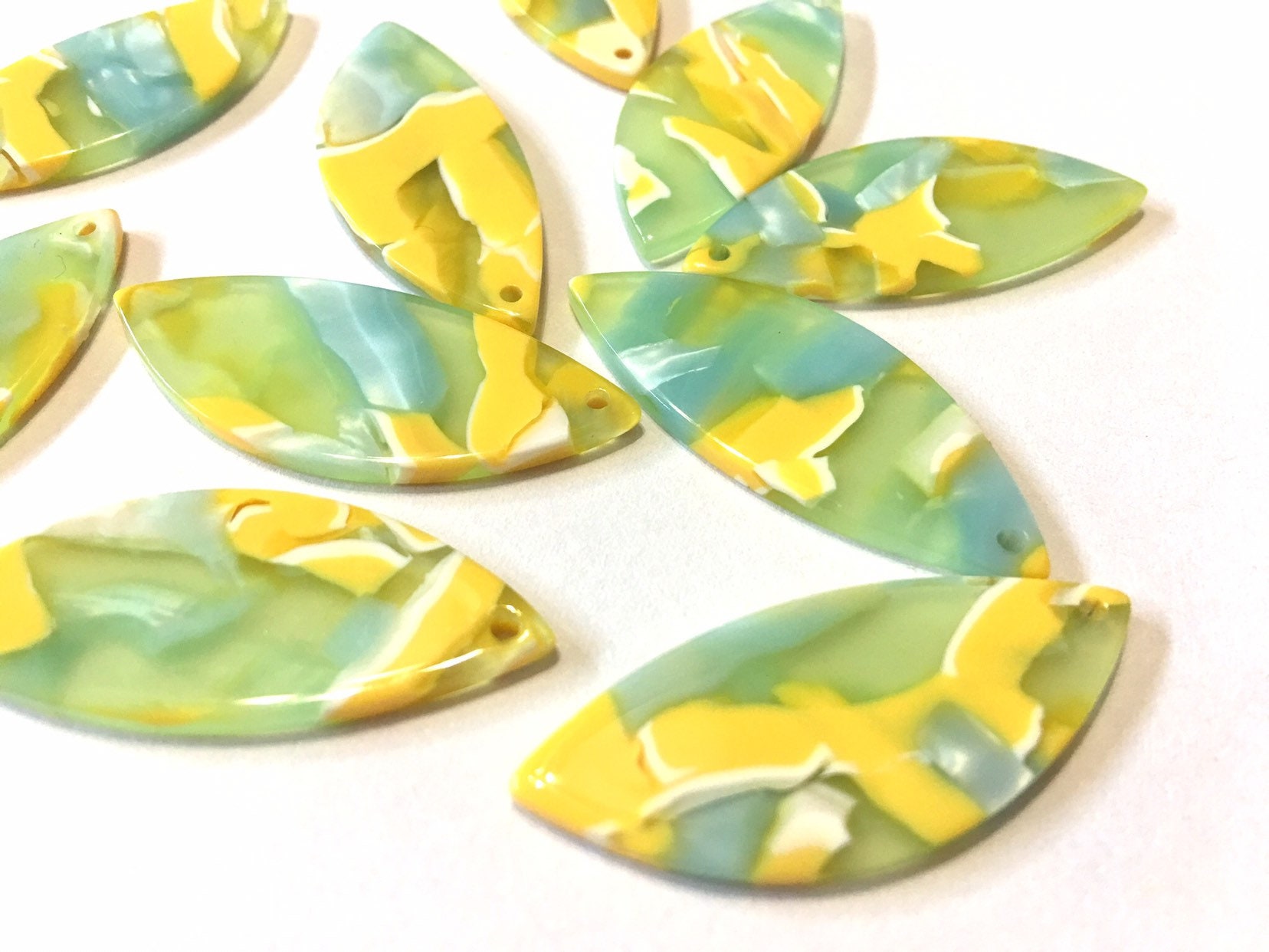 one hole at top Gold Blue Peach mosaic Resin Beads circle cutout acrylic Earring Necklace pendant bead gold jewelry acrylic DIY