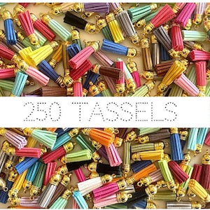 WHOLESALE Pieces 40mm Regenbogen Gold Capped Wildleder Quasten SchmuckZubehör Monogramm Schlüsselanhänger Wildleder Metallic, Sale Clearance Perlen