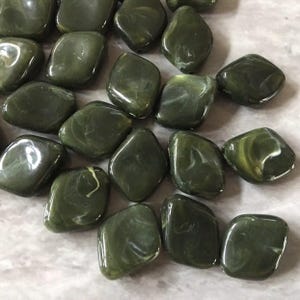 Perline verde oliva, collezione The Wave, perline da 22 mm, grandi perle acriliche, braccialetti, collane, orecchini, creazione di gioielli, perline acriliche per braccialetti scuri