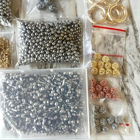 LOTE DE VENTA AL POR MAYOR de hallazgos de oro y plata en metal