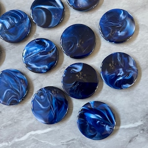 Flache Marine Blau Perlen, Dunkelblaue Perlen, 32 mm Oval Perlen, Große Acryl Perlen, Draht Armreif, Perlenschmuck