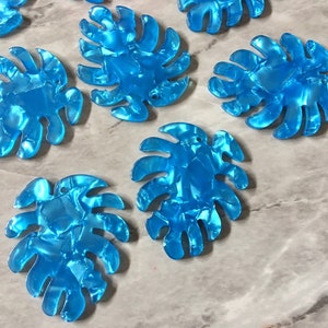 Pendientes acrílicos de hoja de palma monstera con caparazón de tortuga azul claro grande, espacios en blanco de acrílico, joyería de hojas de palmera de resina, plástico de lucita
