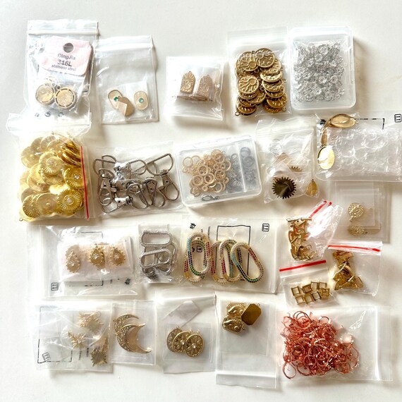 VENTA AL POR MAYOR! Gran lote de colgantes de oro, plata, oro rosa