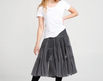 grey tulle skirt outfit