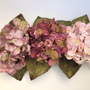 fiori di velluto. modisteria d'epoca. Forniture di modisteria. Corone di fiori. Mazzo di ortensie in velluto