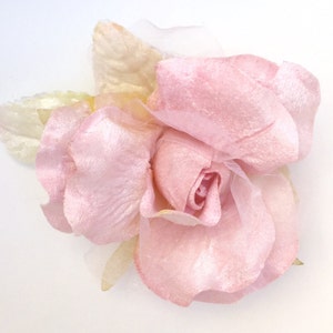 Flores de terciopelo. Flores vintage para sombrerería. Artículos para sombrerería. Rosa de terciopelo. Rosa rosa. Rosa de terciopelo. Rosa de sombrerería. Rosa de terciopelo para sombrerería.