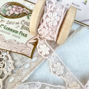 Vintage schmale Spitzenborte handgefärbt perfekt für langsames stitching, snippets und alle Näh-,Bastelprojekte