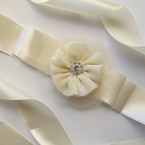 Creme Tutu Satingürtel. Satin Schärpe. Satingürtel. Mädchen Gürtel., Damen Gürtel. Damen Schärpe. Kleinkind-Schärpe. Mittelalterlicher Gürtel. Schleifenband.