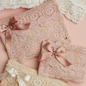 vintage lace purse. wedding purse. flowergirl purse. cosmetic purse. Small lace zip bag .