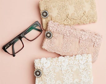 lace glasses cases. lace glasses pouch. french vintage lace glasses case. lace glasses case by Miss Rose Sister Violet.