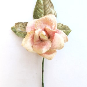 flores de terciopelo. sombrerería vintage. suministros de sombrerería. coronas de flores. pequeña rosa de terciopelo. rosa de terciopelo.
