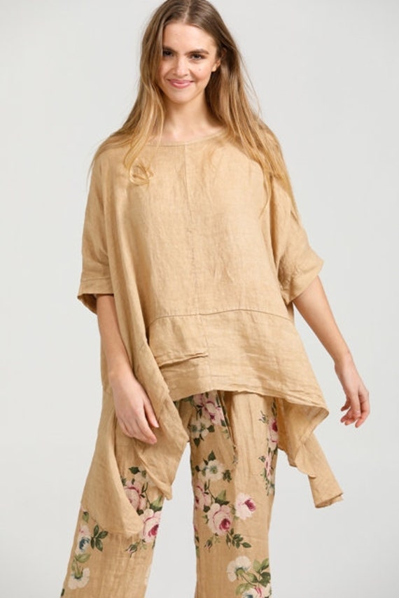 Blusa Sorrento de lino italiano en color caramelo, hecha en Italia