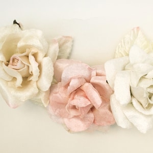 Flores de terciopelo. Flores de sombrerería. Rosa de terciopelo. Flores vintage. Corona de flores. Artículos de sombrerería.
