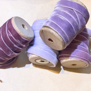 "Lavendel Palace Kollektion ""Samtbänder"" auf Vintage Spulen." 4er Set Garnrollen mit Band für langsames Stitching, Journaling, Collage