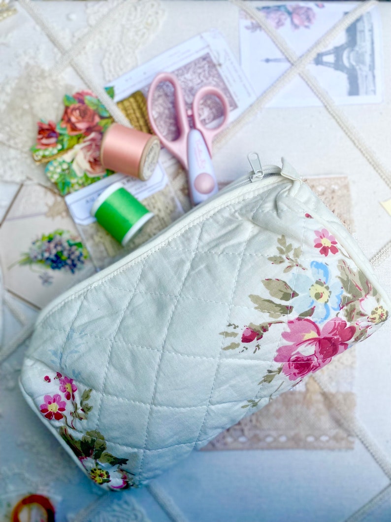Quilted rose floral cotton zip bag for makeup or sewing accessories. Pretty vintage quilted pencil case for holding any treasures. Washable image 5