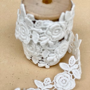 Weiße vintage Rosengirlanden-Spitze aus Baumwolle für langsames Stitching, Scrapbooking, Journaling, alle Näh- und Bastelprojekte.