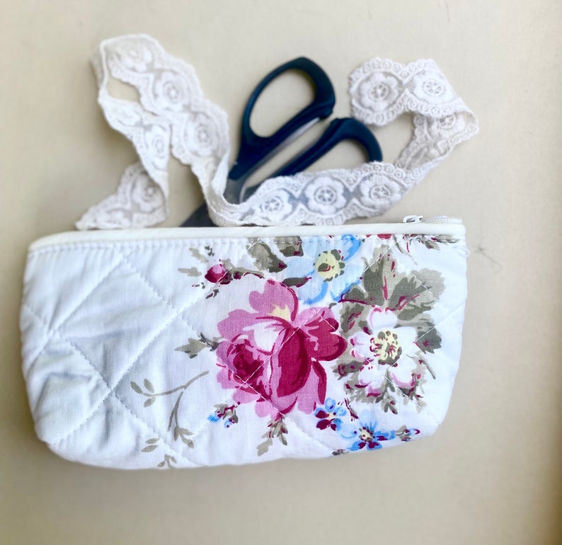 Quilted rose floral cotton zip bag for makeup or sewing accessories. Pretty vintage quilted pencil case for holding any treasures. Washable image 1