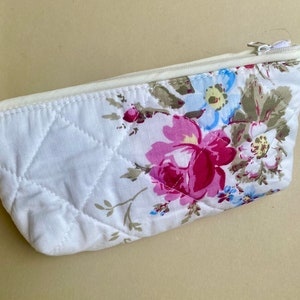 Quilted rose floral cotton zip bag for makeup or sewing accessories. Pretty vintage quilted pencil case for holding any treasures. Washable image 3