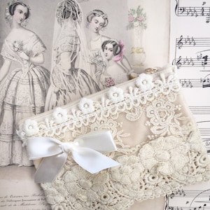vintage style lace zip bags. lace zip bags. lace purse. bridal purse. flower girl purse. lace purses by Miss Rose Sister Violet.