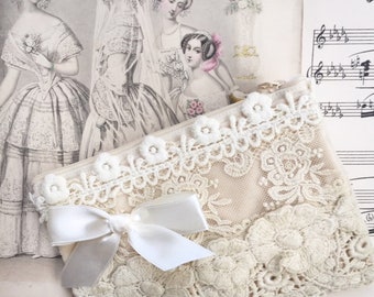 bolsas de renda com zíper estilo vintage. bolsas de renda com zíper. bolsa de renda. bolsa de noiva. bolsa de florista. bolsas de renda da Miss Rose Sister Violet.