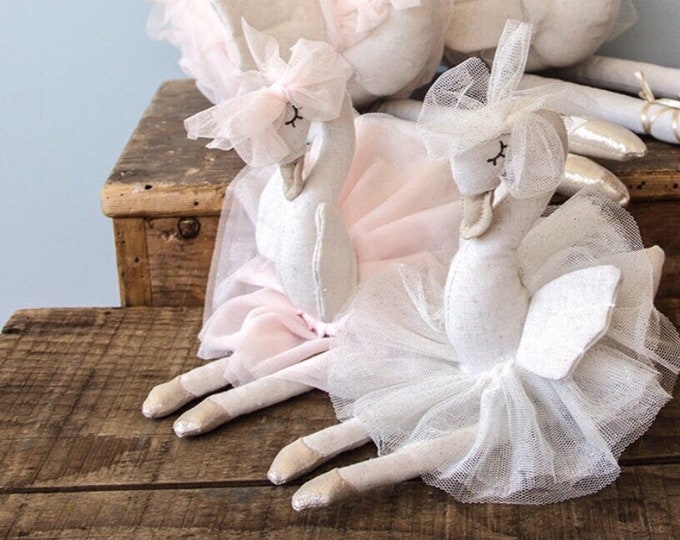 Schwan Spielzeug Handgemachte Puppe Schwan. Neugeborenen Spielzeug. Taufspielzeug Schwan. Kinderzimmerdeko Schwan Erster Geburtstag Geschenk. Flamingo