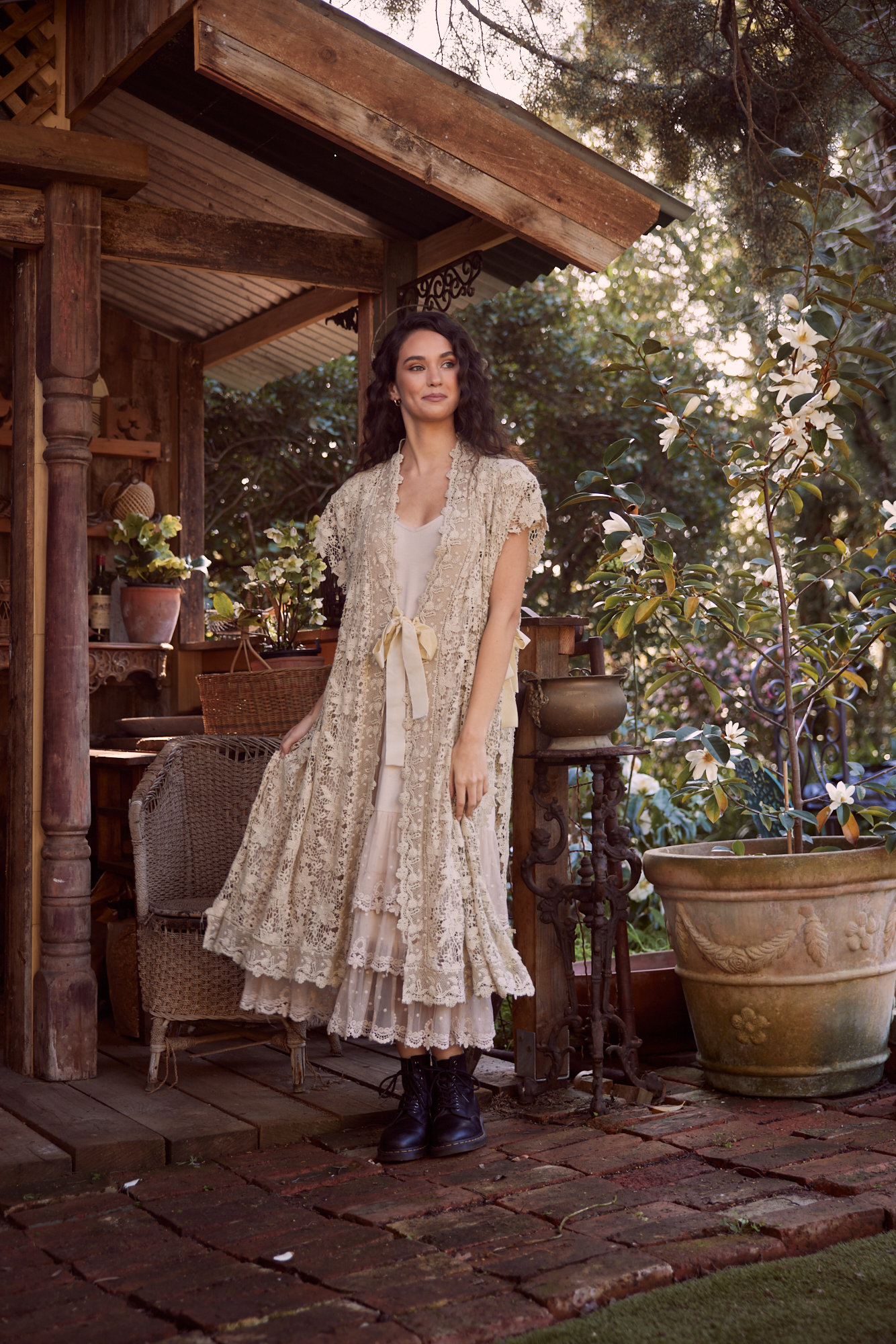 BACK CUTTING LACE COAT　ameri vintage Empress Vintage Lace Coat. Vintage Lace Duster . Long Vintage Lace