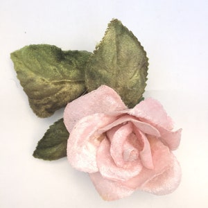 Flores de terciopelo. Artículos de sombrerería. Sombrerería vintage. Rosas de terciopelo. Rosas de sombrerería. Rosa de terciopelo pequeña.