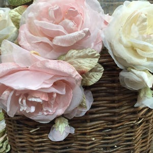 Rosa de terciopelo. Sombrerería vintage. Artículos de sombrerería. Coronas de flores. Rosa peonía de terciopelo. Rosa peonía rosa pálido.