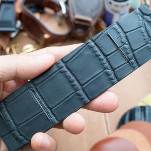 Matt Black Croc Leather Bund Strap Pad