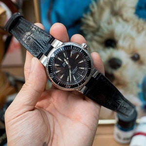 Aquis, old version Aquis compatible leather watch strap, Black Glossy Vegetable tanned leather
