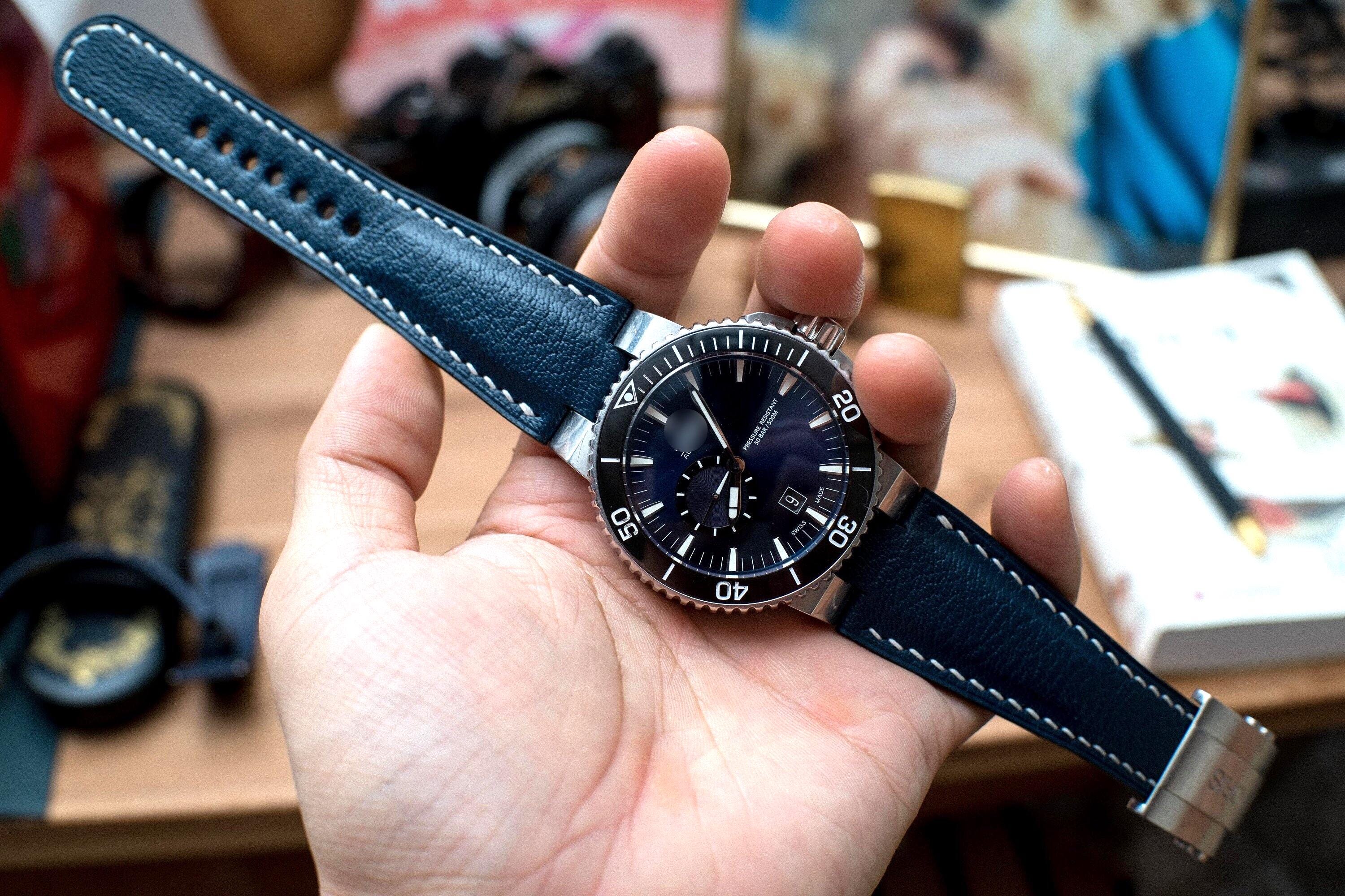 ORIS メンズ アナログ 時計 レザー Oris Aquis 43mm, 46mm Compatible Made to Order Leather Strap, Navy