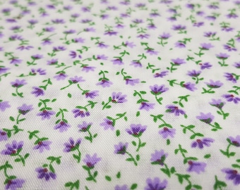 Bianco con fiori viola