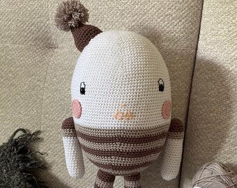 Humpty Dumpty, crochet amigurumi egg