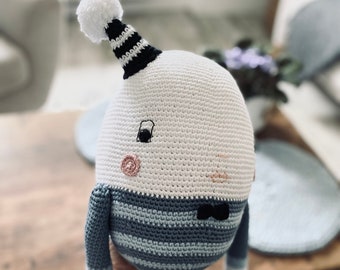 Humpty Dumpty, crochet amigurumi egg