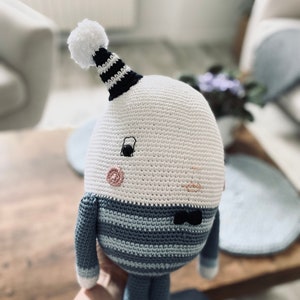 Humpty Dumpty, crochet amigurumi egg