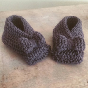 Hand knit baby booties slippers with bow