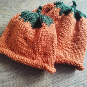 Hand knit baby pumpkin hat 0-3 months