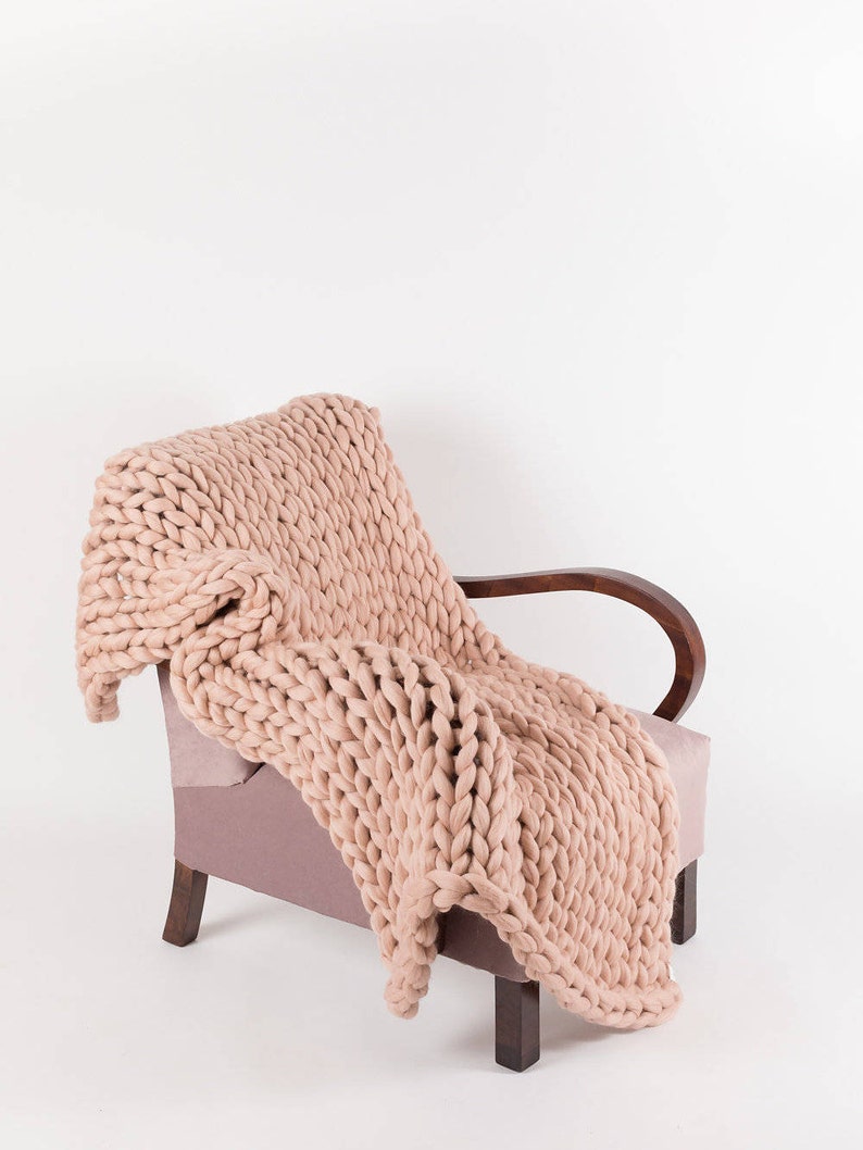 Chunky Knitted Blanket . Misty Rose Chunky Knit Blanket Wool Blanket 100 % Merino Wool Giant Throw Arm Knitting Home Decor Gift image 10