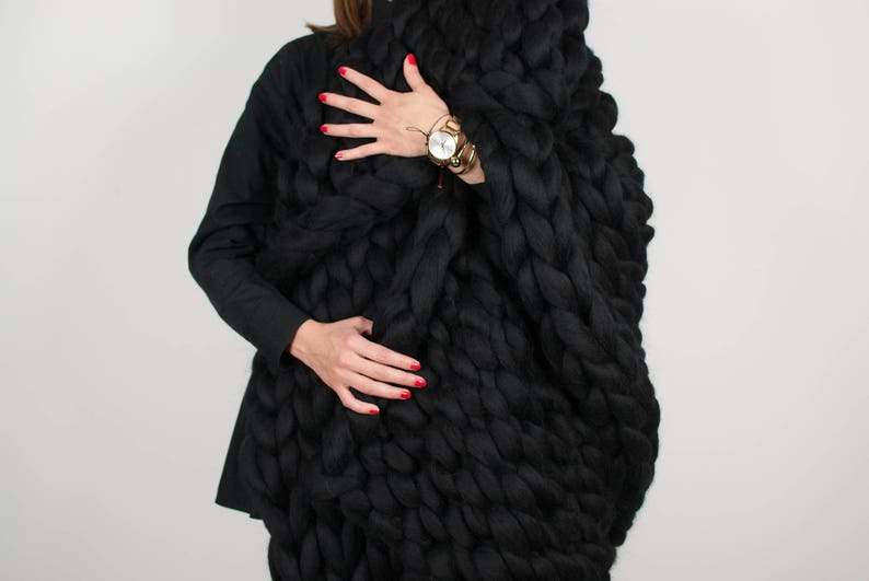 Chunky Knitted Blanket . Misty Rose Chunky Knit Blanket Wool Blanket 100 % Merino Wool Giant Throw Arm Knitting Home Decor Gift image 7