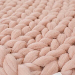 Chunky Knitted Blanket . Misty Rose Chunky Knit Blanket Wool Blanket 100 % Merino Wool Giant Throw Arm Knitting Home Decor Gift image 3