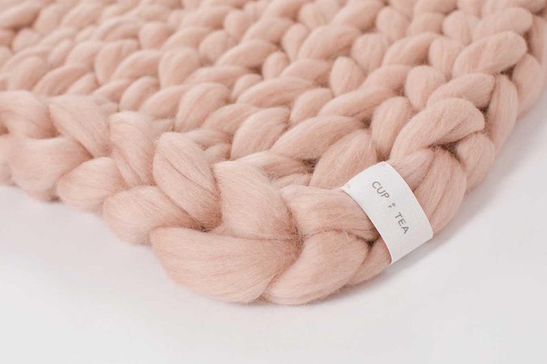 Chunky Knitted Blanket . Misty Rose Chunky Knit Blanket Wool Blanket 100 % Merino Wool Giant Throw Arm Knitting Home Decor Gift image 4