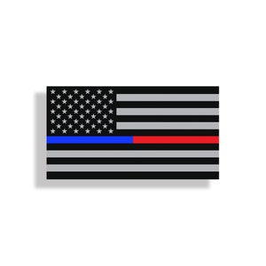 Puede incluir: Bandera estadounidense en blanco y negro con una fina línea azul sobre una fina línea roja. La bandera es un símbolo de apoyo a las fuerzas del orden y los bomberos.