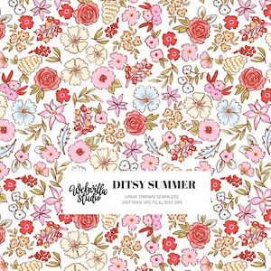 Puede incluir: Patrón floral sin costuras con flores rosas, rojas, amarillas y azules sobre fondo blanco. El diseño incluye rosas, pequeñas flores y hojas. Se muestra el texto "Ditsy Summer". Patrón dibujado a mano.