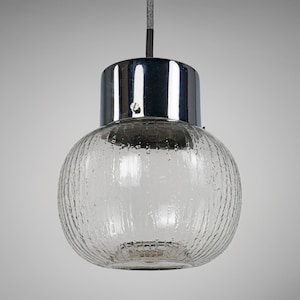 Lámpara colgante retro vintage de los años 70 con cromo y cristal texturizado y cableado nuevo