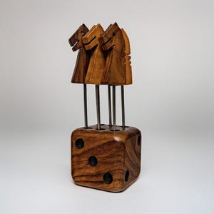 Insolite forchette d'oliva vintage anni '70 con porta dadi, manici a forma di testa di cavallo, set da 6, legno intagliato a mano, tema gioco d'azzardo, cena
