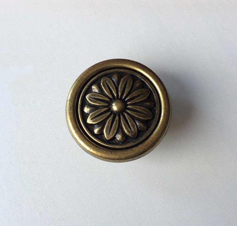 Antique Dresser Knobs Pulls Drawer Pulls Handles Knobs Vintage Etsy