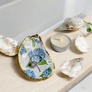 Blue Floral Oyster Ring Dish, French Toile, Gift for Bride, Bridesmaid Gift, Mother&#39;s Day Gift, Party Favor, Wedding Favor, Engagement Gift