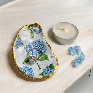 Blue Floral Oyster Ring Dish, French Toile, Gift for Bride, Bridesmaid Gift, Mother&#39;s Day Gift, Party Favor, Wedding Favor, Engagement Gift